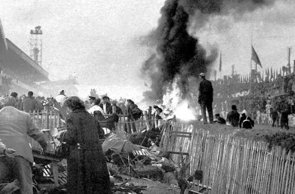 Състезанието обаче продължава, защото организаторите не искат да паникьосват останалите около четвърт милион зрители. Самият Хоторн се връща на трасето и в крайна сметка печели надпреварата. Той се отказва три години по-късно след смъртта на близкия си приятел Питър Колинс, и само след три месеца загива в пътна злополука край Лондон. 
Трагедията на Льо Ман едва не слага край на моторния спорт като цяло. Много правителства забраняват автомобилните състезания, а най-големите спонсори се оттеглят. Трябва да минат почти две десетилетия, преди спортът да се съвземе. 
