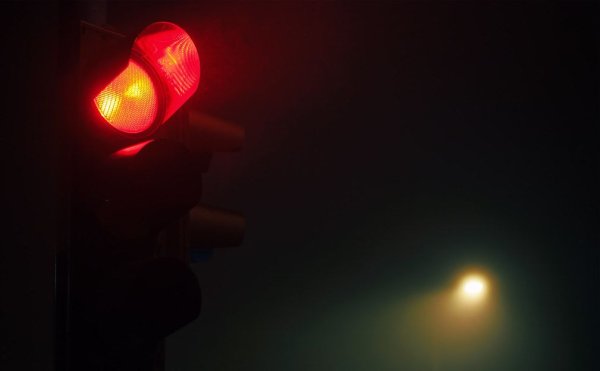 Глобата за преминаване на червен светофар, и за отнемане на предимство на пешеходна пътека, се увеличава от 100 на 150 лева. При повтаряне на някое от тези нарушения, следват 200 лева глоба и лишаване от книжка за месец. 
