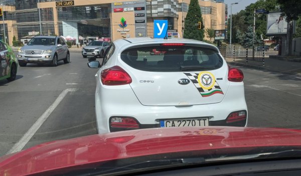 Шофьорите с твърде много отнети точки могат да си ги възстановят с допълнително обучение. Проектозаконът обаче определя, че такова обучение могат да водят само преподаватели с висше образование, и то със степен магистър, и с поне 5 години опит. 
