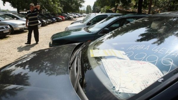 Предложеният нов чл. 141а дава възможност на автомобилните търговци да се издават временни номера с валидност 3 години. Тези номера важат само на територията на България, след изтичане на срока или при продажбата им временните номера трябва да се върнат на МВР. 
