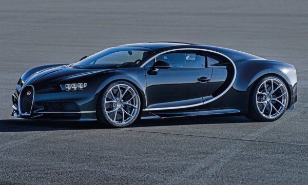 Този автомобил е символ на статус за знаменитости и поп звезди от най-високо ниво, които са в състояние да платят поне 2 920 000 евро за него. Кръстен е на състезателния пилот Луис-Александре Хирон, като замени легендарния Veyron през 2016 г., превръщайки се в истинска сензация по това време.

Този инженерен шедьовър е оборудван с 8,0-литров W16 с мощност 1500 сили, така че достигането на 470 км/ч е обикновена дреболия за него. Двигателят има 4 последователно работещи турбокомпресора, 32 дюзи за директно впръскване на гориво, всмукателен колектор от въглеродни влакна и 64-клапанов механизъм за синхронизация. Невероятната тяга от 1600 Нм се постига още от 2000 об/мин.  