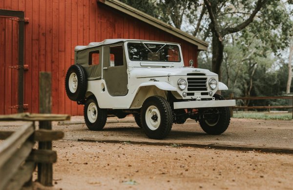 Второто поколение на модела е с променен екстериорен дизайн и е предназначено за цивилна употреба. Започва и експорта на всъдехода към чужди пазари, като интересът е висок заради качеството и издръжливостта на машината.