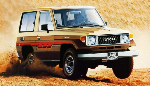 Култовите машини от Серия 70 са наследници на Land Cruiser 40, като са машини предназначени за най-тежките условия. Предлагат се в различни варианти на колесната база и каросерията, включително и като пикапи и шаси-кабини. През 1985 година се появява малко по-комфортна „light-duty” версия, последвана от Prado през 1990. Може да се каже, че с този и следващия модел започва разделението на всъдехода на двете семейства – пълноразмерно и по-компактното Prado.