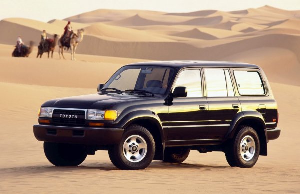 Следващият пълноразмерен вариант на Land Cruiser се счита за най-добрия дотогава по отношение на оф-роуд възможностите. Моделът е с постоянно 4х4 задвижване, като е снабден с три блокируеми диференциала. Същевременно, машината предлага голямо пространство в салона и комфорт и оборудване като на луксозен автомобил. На негова база е построено и първото поколение Lexus LX.
