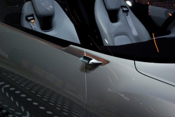 Все още не се опоменава, дали концепцията с мек покрив 9-X Air, ще бъде серийно произвеждан.