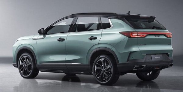 Кросоувърът на Aeolus идва с два варианта на задвижване. Базовият ползва 1.5-литров бензинов турбомотор с мощност 204 конски сили, достигани при 550 об/мин, и с 305 Нм максимален въртящ момент. Двигателят е комбиниран със 7-степенен автоматик с два мокри съединителя. Всички версии на Huge са с предно предаване. 
