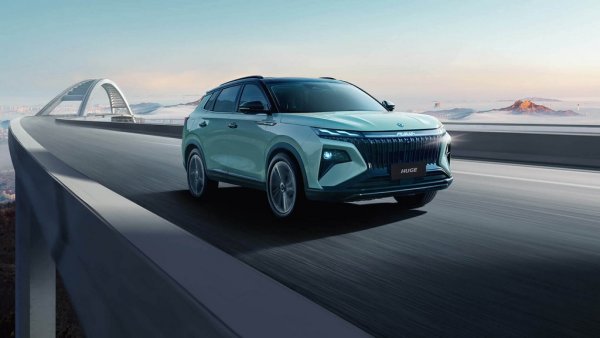 Дължина: 4720 мм
Ширина: 1910 мм
Височина: 1702 мм
Междуосие: 2825 мм
Тегло: 1608-1697 кг
