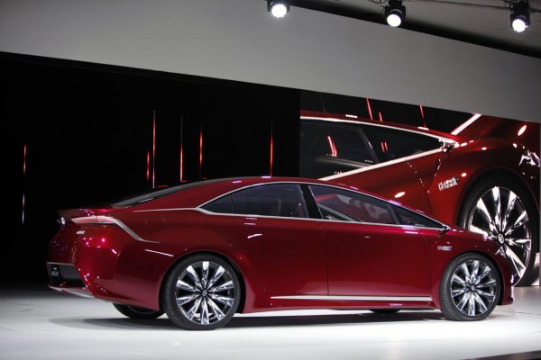 Детройт 2012 - Toyota NS4 Plug-in Hybrid Concept