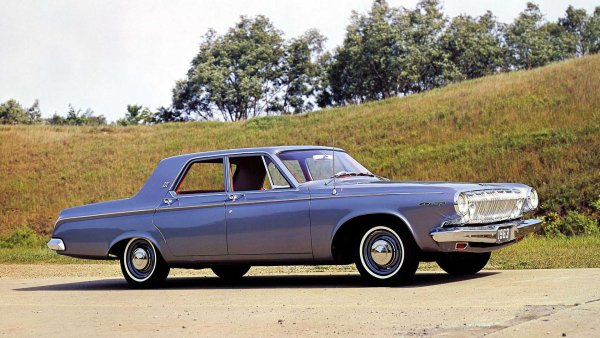 Лошата слава на този модел отразява частично цялото производство и някои конкретни екземпляри. Dodge 330 се произведен между 1962 и 1964 г. в няколко хиляди бройки и изглежда е пълен с дефекти и проблеми, които карат компанията да го прати в историята след само две години на пазара. Три бройки са купени от полицията в градчето Олд Орчард Бийч, щата Мейн, но са установени различни аномалии, включително внезапно спиране на двигателя, дефектни колани и врати, отварящи се в движение. Тримата полицаи, на които са поверени колите, дори се оказват обвинени в катастрофи, над 30, при които загиват няколко домашни и диви животни. След това полицията решава да се отърве от автомобилите. 