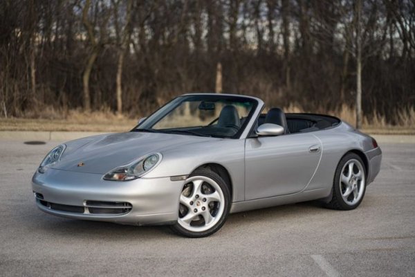 Ако търсите класическа спортна кола и умеете да се пазарите, можете да си вземете хубаво Porsche. Да, то ще бъде на поне 20 години и вероятно няма да има турбокомпресор, но Porsche все още е Porsche.