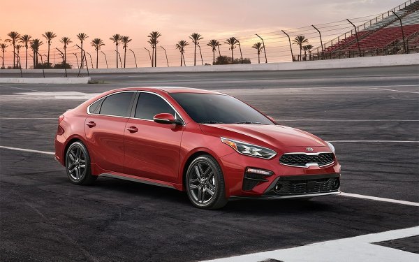 Седанът Kia Forte от 2019 г. е на четвърто място. В допълнение към високата надеждност, експертите похвалиха дизайна на автомобила и добрата гама от опции за модел от този клас. Четирите врати може да имат проблеми с LED оптиката. През 2018 г., поради неправилната му работа, Kia дори беше принудена да обяви голяма сервизна акция.
