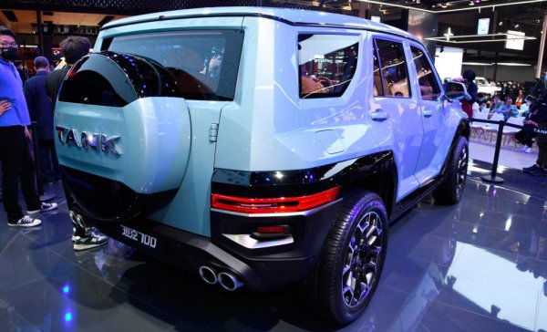 Този всъдеход дебютира пред публика преди година на изложението в Ченгду, където беше представен като концепция. Той има независимо предно окачване с пружини, а задвижването му е поверено на 3,0-литров турбодвигател с 6 цилиндъра, развиващ мощност от 354 к.с. и 500 Нм.