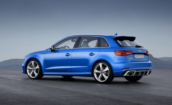 Новото поколение на хечбека, както споделихме, разчита на 2,5-литровия 5-цилиндров турбомотор. В началото агрегатът е с мощност от 367 конски сили, които при фейслифта са увеличени на точно 400. Единствената скоростна кутия е 7-степенен автоматик с двоен съединител.