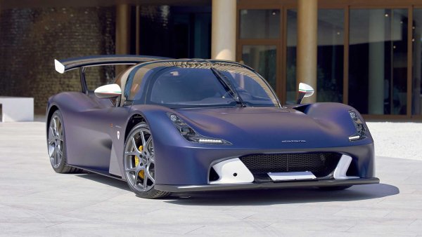 Моторът с обем 2,3 литра и 4 цилиндъра, проектиран от Ford, е доста гъвкав. Той се произвежда във Валенсия (Испания), като се предлага на голям брой модели, продавани както в Европа, така и в САЩ. Агрегатът може да бъде открит както при Mustang и Bronco, така и при Lincoln MKC и Corsair.

Най-известното му приложение обаче е при Focus RS, който беше спрян от производство през 2019 г. Там той развива 350 к.с. и 475 Нм. Въпреки това, Dallara успя допълнително да изцеди мотор до 400 к.с. и 500 Нм при суперколата си Stradale, която тежи само 855 кг. С този двигател тя ускорява от 0 до 100 км/ч само за 3,2 секунди и развива 280 км/ч. А наскоро беше представена и версията Stradale EXP с мощност 500 к.с. и 700 Нм.