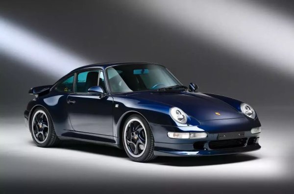 За тази сума в британски паунди последното "въздушно" Porsche 911, напуснало завода в Цуфенхаузен, беше продадено на търг на Bonhams. Спортният автомобил слиза от поточната линия в деня на смъртта на Фердинанд Порше - 27 март 1998-ма, но тъй като клиентът поръчва и обширна програма за персонализация, колата му е дадена една на 5 септември същата година.

Този 911 получава модифицирания пакет WLS II, който включва инсталирането на по-големи турбокомпресори и увеличаване мощността на двигателя до нивото на 993 Turbo S - 450 конски сили. Колата също така получава спортна изпускателна система с четири накрайника, маслен охладител и 92-литров резервоар за гориво.