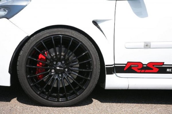 Renault Clio RS от MR Car Design