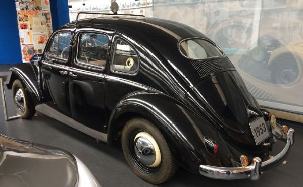 През 1953 г. компанията от Берлин - Rometsch, създава версия на Beetle с 4 врати, като в случая каросерията е удължена с 250 мм. Автомобилите са предназначени за работа като таксита. Сглобени са само 50 бройки, тъй като моделът не постига особени успехи.