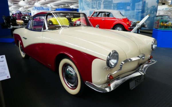 В средата на 50-те години германският дизайнер на мебели Брет Лорънс създава на базата на "Костенурката" елегатно купе в американски стил, което през 1957 г. дори е изложено на щанда на Volkswagen на автосалона в Женева. Колата се прави по поръчка и се продава под името Rometsch Lawrence Coupe. Тя струва 2 пъти повече от стандартния модел.