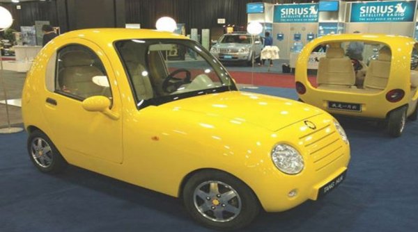 Пекинският дизайнер Ли събра очите на публиката на Детройтския автосалон преди 12 години с няколко концептуални модела с имена като "Книга на песните", "Късче облак" и "Детройтска риба". И трите изглеждаха като избягали от детска анимация, задвижваха се от електромотор и оловно-киселинни батерии, развиваха максимална скорост от 50 км/ч и струваха между 3800 и 5800 долара. Излишно е да ви казваме, че не станаха пазарна сензация. 
