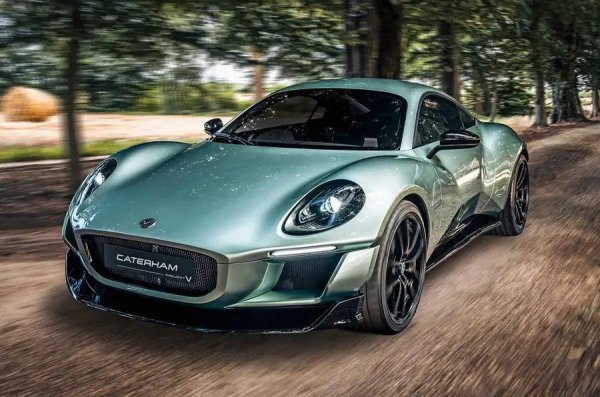 Caterham изуми зрителите на Фестивала на скоростта в Гудууд през 2023-та с визията си за електрическа спортна кола: три места, 1190 кг, пробег от 400 км и цена под 80 000 паунда (95 450 евро). Компанията ще започне производството му през 2026-та и ще сглобява по около 2000 бройки годишно.
