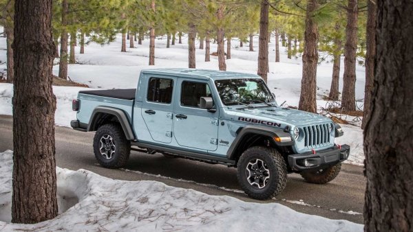 Въпреки че Jeep нарича това ново боядисване &bdquo;Ърл Грей&ldquo; (подобно на чая), то всъщност е по-близо до ненаситено бебешко синьо или аквамарин. Във всеки случай изглежда страхотно на Gladiator и му придава наистина уникален вид.
