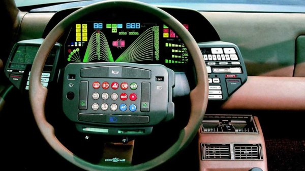 Базиран на Lancia Delta Integrale, концептът, представен в Торино през 1982 г. комбинира класическа външна естетика с интериор от научнофантастичен филм. Времена, в които въздушната възглавница още не е стандарт в колите, а инженерите и дизайнерите могат да се забавляват. Във волана тук са бутоните на практически всички функции, налични в автомобила: мигачите, климатика, светлините, чистачките на предното стъкло ...