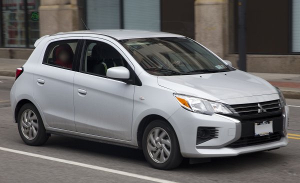 За тези, които искат автомобил с автоматична трансмисия и да се вмъкнат под 17 000 долара, Mitsubishi предлага компактния хечбек Mirage. Този модел, чиито цени в САЩ започват от 16 695 долара, е оборудван с 1,2-литров трицилиндров двигател с мощност от 78 к.с. и CVT. Този модел също не се предлага в България.
