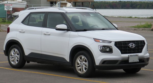 Това е компактен кросоувър, или по-скоро крос-хечбек, който заема трето място в класацията, тъй като основната му конфигурация се продава за $19 900 долара. Той е оборудван с безалтернативен 1,6-литров четирицилиндров G4FM двигател от семейството Smartstream (121 к.с.) и безстепенна трансмисия. Този модел също не е наличен в българската дилърска мрежа.
