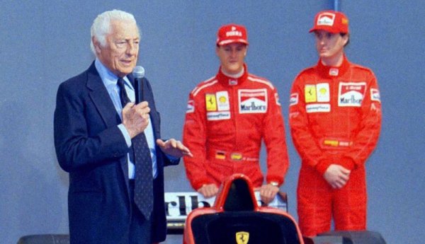 "Дори не всички италианци са фенове на националния отбор по футбол. Докато всички италианци, и половината от останалите хора, са фенове на Ferrari".
