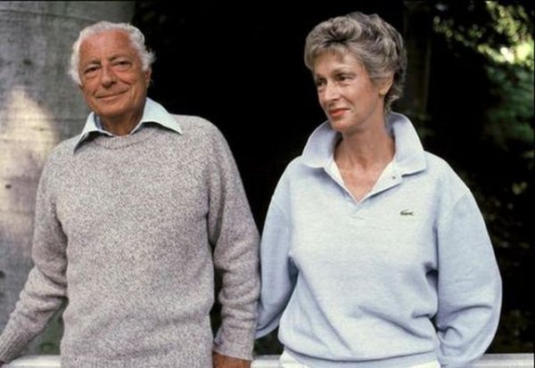 "Познавах верни съпрузи, които въпреки това бяха много лоши съпрузи. Познавах и неверни, които бяха отлични съпрузи. Двете неща не вървят непременно заедно". 
На снимката е със съпругата си дона Марела
