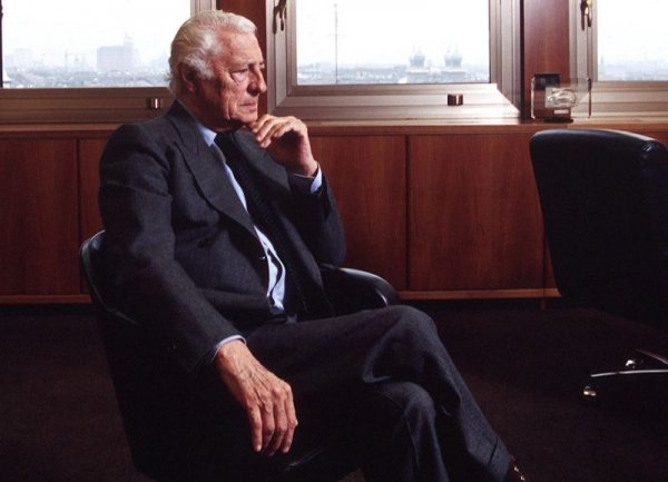 "Мъж, който не плаче, никога няма да постигне големи неща". 
