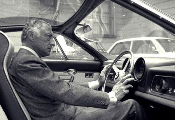 "Страстта към изкуството расте със съзряването. Баща ми ме водеше като дете по музеите, защото вярваше, че красотата образова, и че добрият вкус се формира от детството. И беше прав". 
