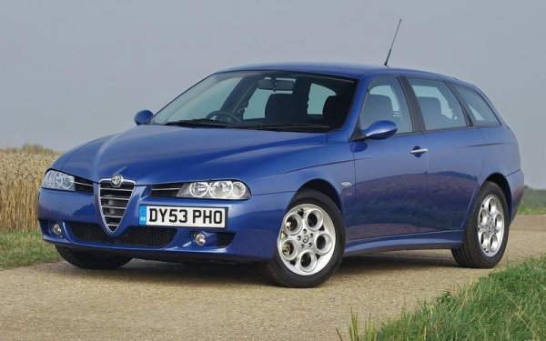 Повечето от предложенията в този списък са тук, благодарение на големия си товарен обем, но това не се отнася за Alfa Romeo 156 Sportwagon. Тя попада в него по чисто емоционални причини, тъй като продължава да изглежда зашеметяващо. Добре поддържана кола от модела предлага впечатляващо управление, като 2,4-литровият дизел е достатъчно бърз. Ако можете да си позволите някоя от редките GTA Sportwagons, възползвайте се от този шанс, въпреки че ще ви струва доста повече от 1000 паунда.
