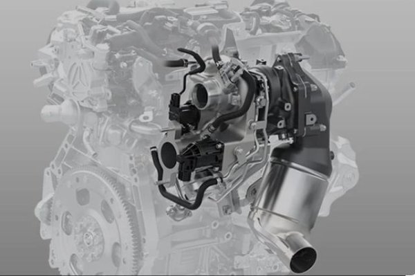 Ключът към успеха се оказа изключително високото съотношение на компресия. По време на пускането му на пазара стойността от 14,0:1 беше рекорд сред масово произвежданите бензинови двигатели. Mazda изчислява, че високата компресия намалява разхода на гориво с 15 процента.

Конструирането на двигател, работещ по цикъла на Милър и характеризиращ се с висока степен на компресия, беше доста сериозно предизвикателство за японските инженери. Цикълът на Милър, при който всмукателните клапани остават отворени много по-дълго, отколкото в традиционните вериги на Ото и при дизела, доведе до разработването на иновативна система за променливо газоразпределение.
