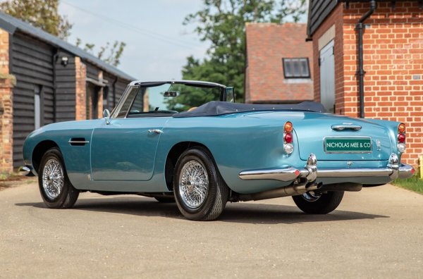 Браун получава колата си през януари 1964 г. и се разделя с нея три години по-късно. Предпоследният собственик притежава кабриото от 1994 г., като през 2014 г. го реставрира. Ремонтирани са силовия агрегат, окачването, спирачките и задния мост. Купето е пребоядисаво, а интериорът е променен.