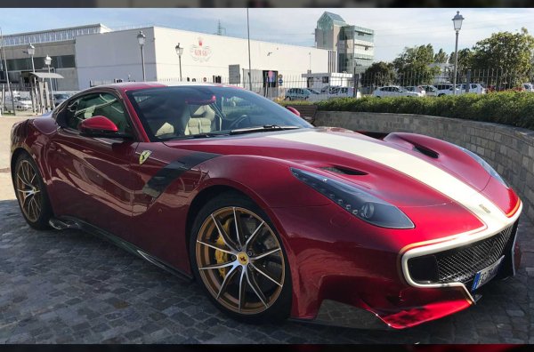 F12tdf е мощна версия на F12berlinetta, оборудвана с 6,3-литров V12 със 780 конски сили и съчетан с роботизирана скоростна кутия. Ускорението от 0 до 100 км/ч отнема 2,9 секунди, а максималната скорост е 340 км/ч. Тиражът на модела е 799 бройки.