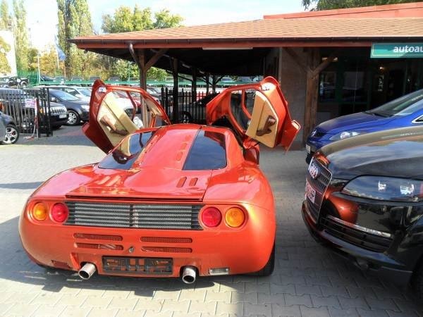 Реплика на McLaren F1