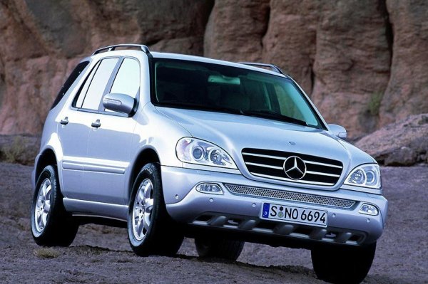 Първото поколение на тази кола пренесе лукса в света на грубоватите офроудъри. И освен това остана в историята като най-калпаво направения Mercedes на всички времена. Но втората му генерация се радва на по-добра репутация. 
