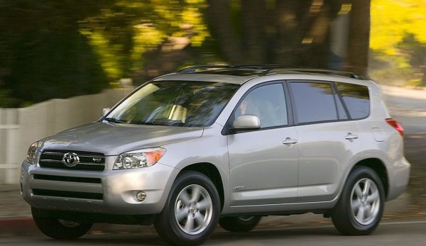 Традиционно много популярен у нас кросоувър, който обаче тази година е изостанал малко от главния си съперник Honda CR-V. Бие го обаче чувствително при новите коли - цели 311. 
