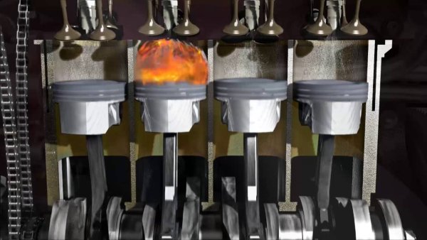 Форсирания двигател с компресор е податлив на нискоскоростно предварително запалване на сместа в цилиндъра (LSPI - Low Speed Pre Ignition). Често повредата на мотора става при движение по магистрала с крейсерска скорост. Оборотите и скоростта на буталото в този режим са ниски, а натоварването на двигателя е под средното. 

Самозапалването обаче води до мощна детонация, която унищожава буталата. Решението в случая е използване на масла които предотвратяват LSPI, както и коригиране на фърмуера на блока за управление на двигателя. 