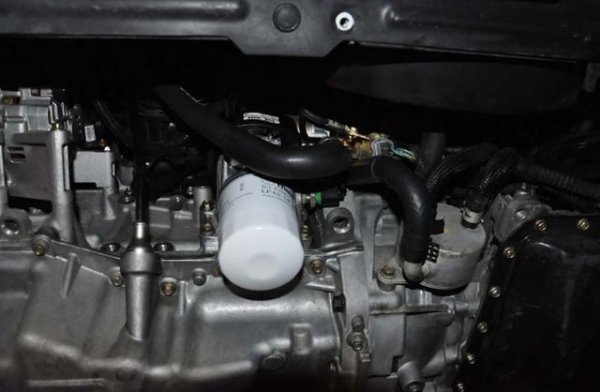 Промените в геометрията на цилиндъра провокират повишен разход на моторно масло. Най-добрата профилактика е по-честа смяна на маслото (независимо от препоръките на производителя) и използване само на качествени консумативи. И ако нивото на маслото падне под минимума, в системата навлиза въздух. Стига се до „маслен глад“, при който втулките на коляновия вал започват да се въртят. Това се случва при резки маневри и повишено натоварване на автомобила.