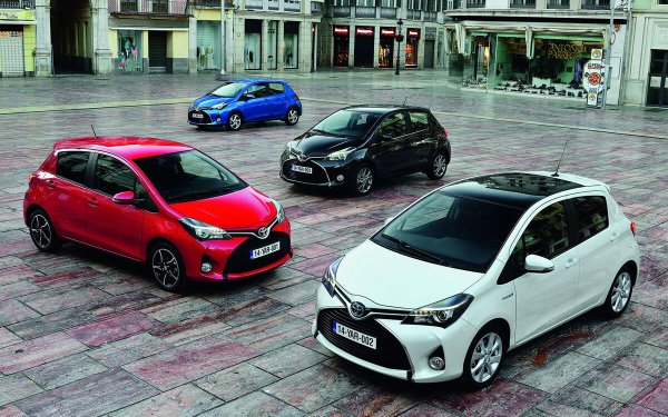 Засегнати модели: 14
Недостатъчно обезопасените седалки, както и проблемът със задното окачване провокираха изтеглянето на ProAce/Verso, докато Corolla беше засегната от проблем с налягането на спирачната течност. Highlander и ProAce City също бяха отзовани. 
Обект на сервизни акции бяха също Corolla Cross и BZ4-X, както и Prius и Mirai. Предишните поколения на RAV4, Avensis, Hilux, Corolla, Auris и Yaris (на снимката), произведени между 1999-2017, бяха изтеглени обратно за потенциални проблеми с въздушните възглавници. Сред другите модели, Tundra, Land Cruiser и C-HR също бяха засегнати от различни изтегляния.
