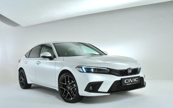 Засегнати модели: 10
Дефектна платка, която може да задейства въздушната възглавница от страната на пътника, беше изтеглена в Civic, CR-V, Accord, HR-V, Odyssey, Passport и Pilot (2020-21). Имаше отделно изтегляне за Civic (2022-23, на снимката) поради проблем с батерията, който можеше да предизвика електрическа повреда.
Междувременно имаше още едно изтегляне за HR-V, CR-V и Jazz поради проблем с горивната помпа, който също засегна Civic и NSX. CR-V беше отзован заради проблем с предпазителя на батерията и накрая ZR-V - заради потенциално дефектен десен подглавник. 
