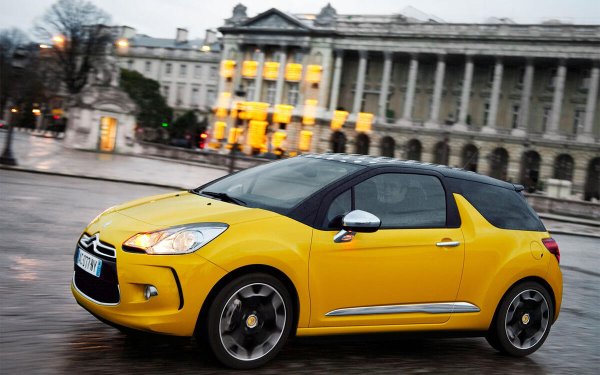 Засегнати модели: 3
Вакуумната помпа беше подменена при екземпляри от DS3, произведени между 2017-2019, докато за бройки между 2009-2017 имаше отделна акция за въздушни възглавници 
В допълнение, DS3 Crossback от 2022, оборудвани с дизелов двигател DV5R E6.3, бяха изтеглени поради неблагоприятни показания за емисии на азотни оксиди. DS3 Crossback от 2024 също беше засегнат от проблем със сервото, а DS7 Crossback беше извикан заради проблем със софтуера на батерията.
