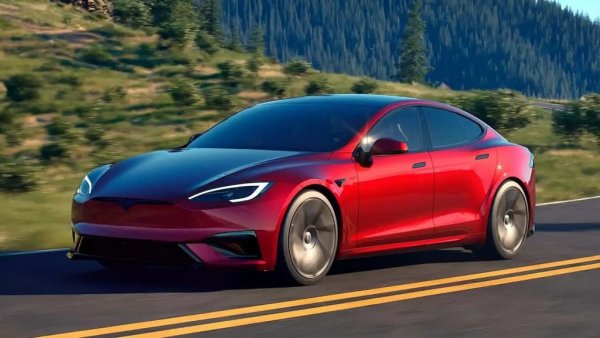 Цена: $101 630
1020 конски сили
Максимална скорост: 321 км/ч
0-96 км/ч: 1,99 секунди

Tesla започва този списък с Model S (Model X има същата мощност, но по-малка максимална скорост и по-тромаво ускорение). И двата модела бяха освежени за 2025, с промени в екстериорния дизайн и нови колела. Но откачената максимална мощност си остава същата. 
