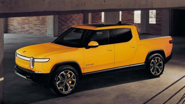 Цена: Още не е обявена
1025 конски сили
Максимална скорост: 209 км/ч  
0-96 км/ч: 2,5 секунди

Rivian е компания, която отказва да прави компромиси. Ето защо американският производител на електрически автомобили предлага два, три и дори четири варианта на двигателя в своя средноразмерен SUV и пикап с три реда седалки. Вариантът Quad ще бъде пуснат в продажба по-късно тази година с 1025 конски сили.

