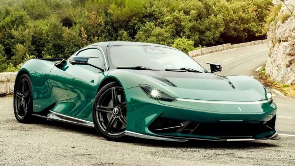 Цена: 2,2 милиона долара
1900 конски сили
Максимална скорост: 357 км/ч  (приблизително)
0-96 км/ч: 1,79 секунди (приблизително)

Първият произведен хиперавтомобил от Pininfarina е братовчед и съперник на хърватския Rimac Nevera. Ползва същите четири синхронни електродвигателя с постоянни магнити за обща мощност от 1900 конски сили.
