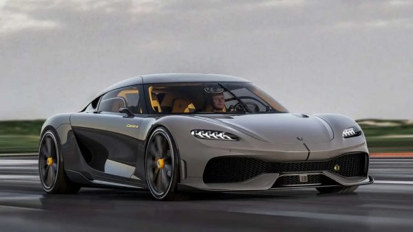 Цена: 1,7 милиона долара
2300 конски сили
Максимална скорост: 400 км/ч 
0-96 км/ч: 1,9 секунди

Ако Lucid Air Sapphire е най-бързият автомобил с четири врати, това е най-бързият с четири места. Koenigsegg Gemera е изненадващо удобен хиперавтомобил, който се гордее с изключително мощен силов агрегат. Използването на 5.0-литровия V-8 двигател с два турбокомпресора на компанията с хибридна конфигурация показва най-доброто от двата свята.
