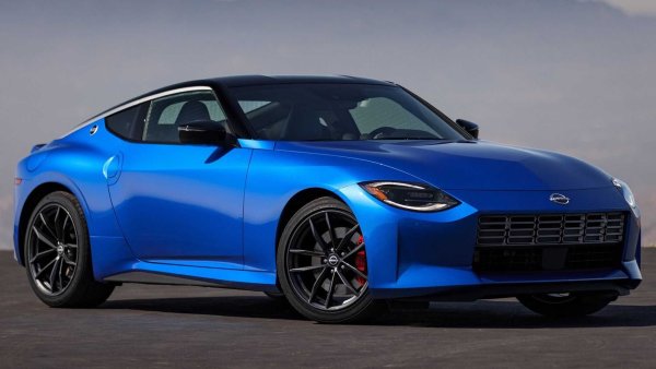 Със сигурност обаче на феновете на Nissan в Европа повече им липсва новия спортен автомобил на марката. Той не се предлага на Стария континент заради строгите регулации за вредни емисии на ЕС. Какво изпускаме? Двуместно купе с 3,0-литров битурбо V6 с мощност  405 к.с. и 475 Нм, комбиниран с механична скоростна кутия и задно задвижване. 