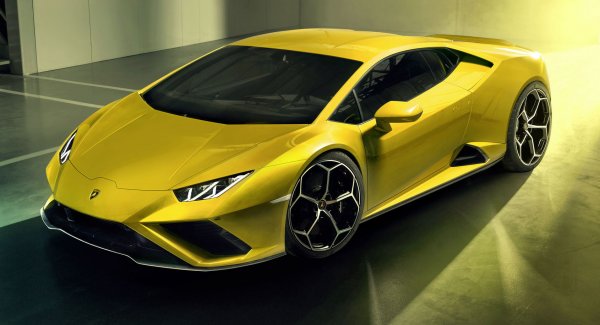 Базовата версия на Huracan със задно предаване стартира от над 150 000 евро. При Aventador цените са с над 100 000 евро отгоре и т.н. Дори и най-евтините версии на моделите на Lamborghini са скъпи и това не е от вчера.
